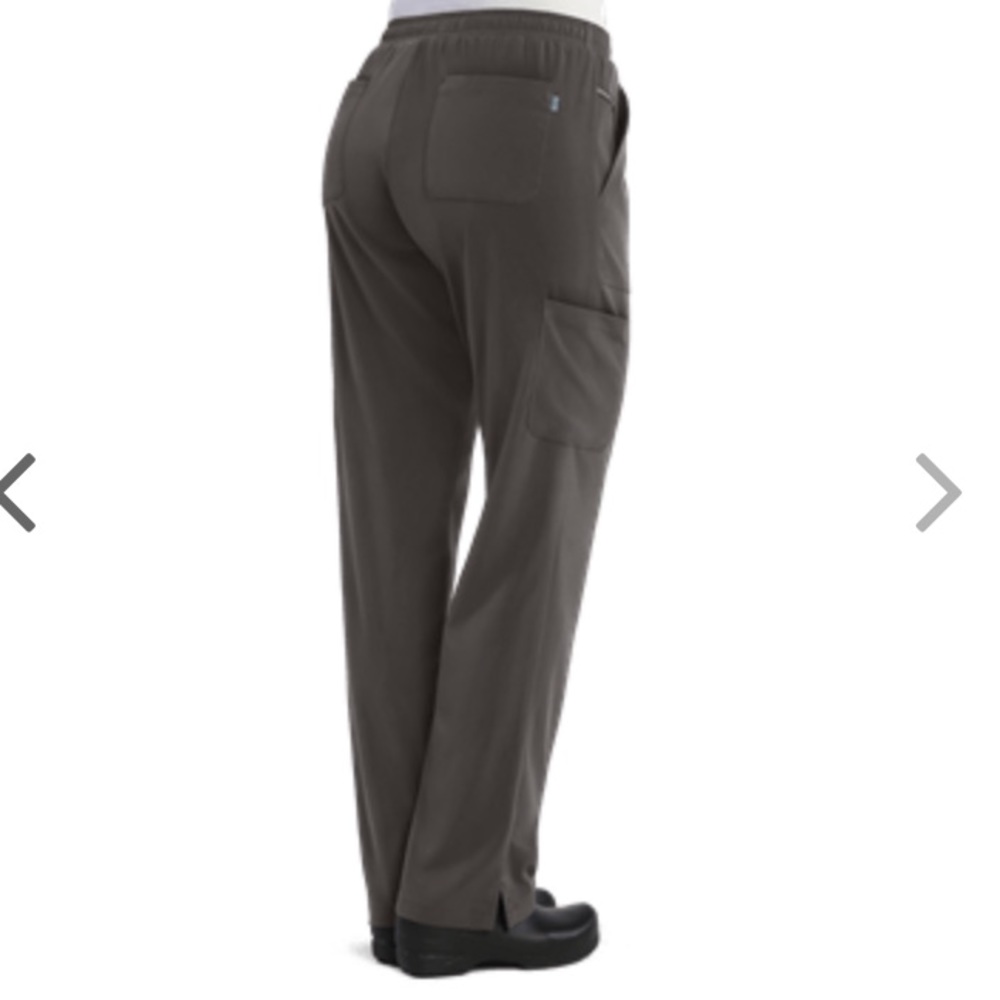 Pure soft by Maevn woman’s relaxed scrub pants.